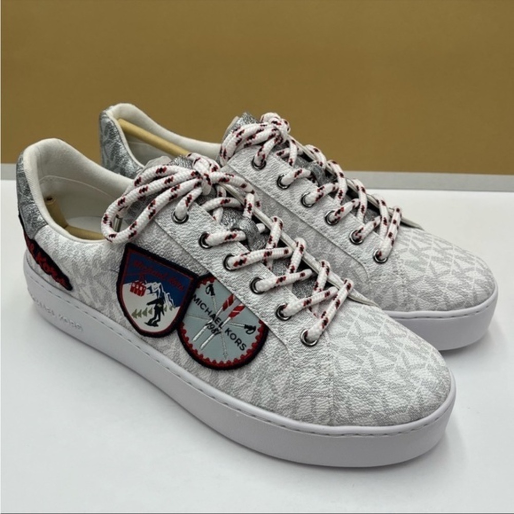 MICHAEL KORS POPPY LACE
UP SNEAKER